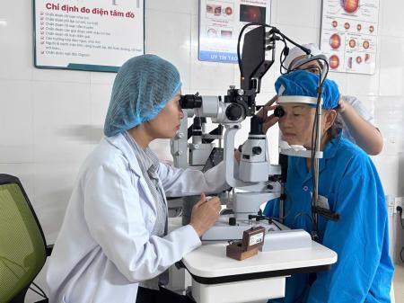 GIẢI PHÁP HIỆU QUẢ CHO CÁC BỆNH LÝ ĐÁY MẮT - LASER QUANG ĐÔNG VÕNG MẠC