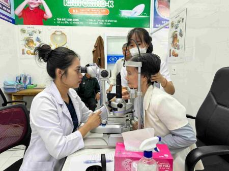 TIÊN PHONG TRONG ĐIỀU TRỊ ĐỤC THỦY TINH THỂ TẠI GIA LAI